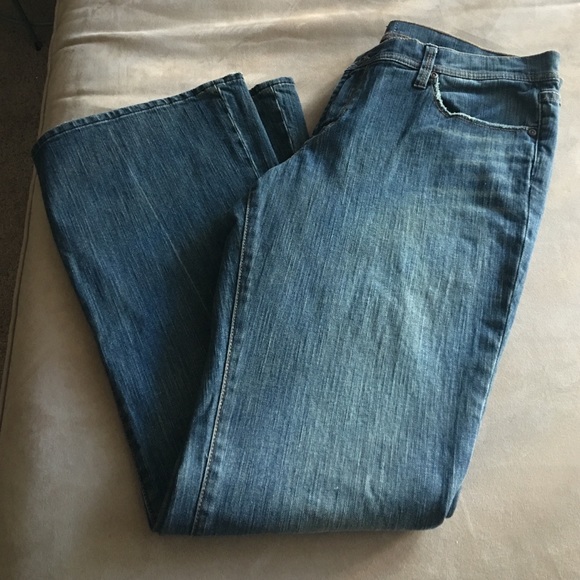 New York & Company Denim - 🌟HP🌟NWT NY&CO PLATINUM FLARE distressed jeans!!!