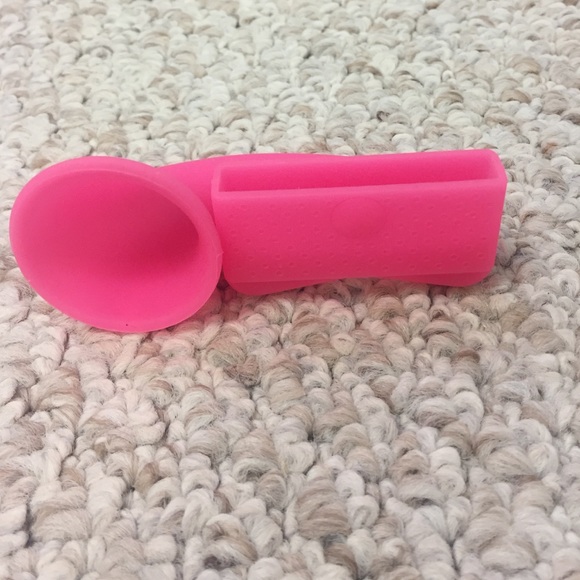 iPhone 4 speaker enhancer