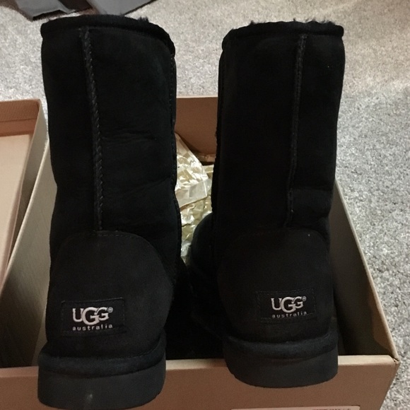 black classic uggs size 6 black classic uggs size 6