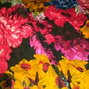 😍😘 LOWEST .💸💸💸Floral flowing pants!