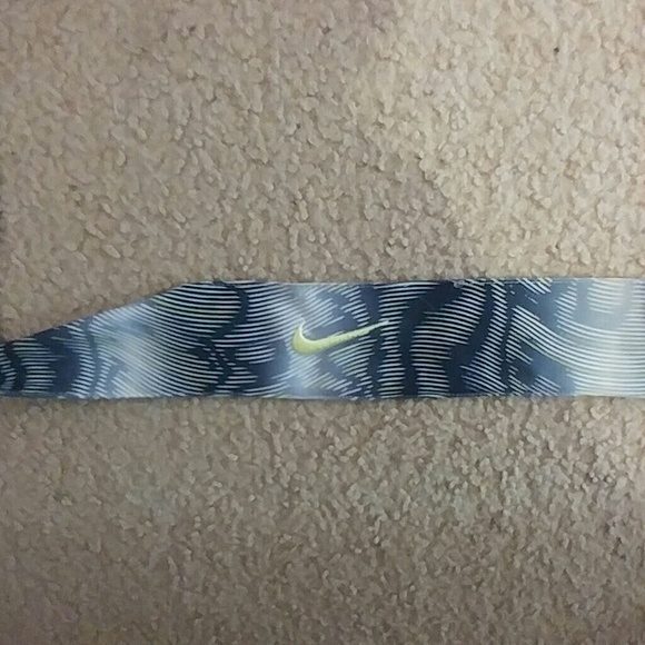 Nike tie headband