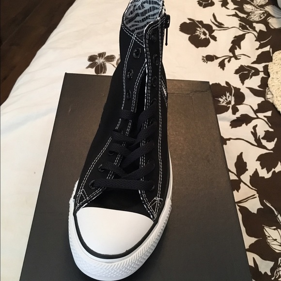 AUTHENTIC w/boxChuck Taylor side zip high sneakers - Picture 3 of 3