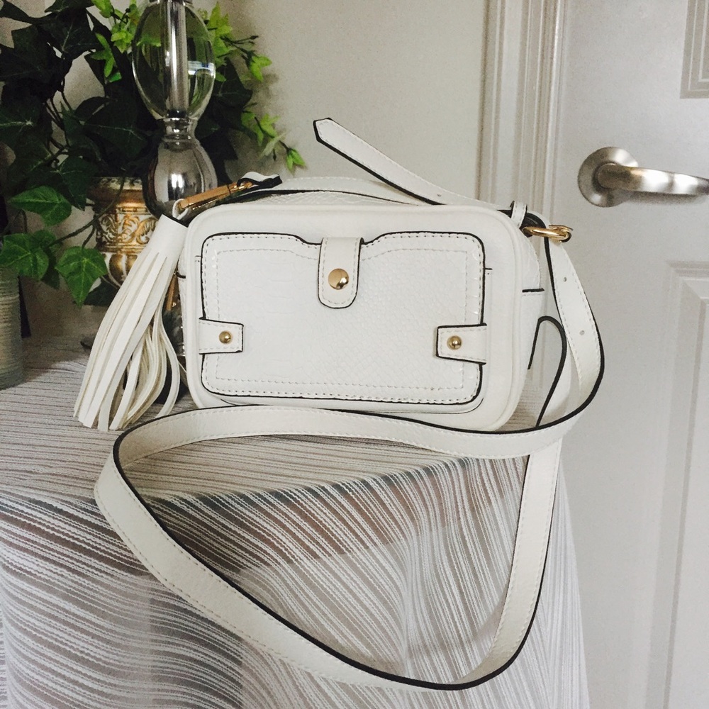 Brand New Melie bianco ALlegra White crossbody