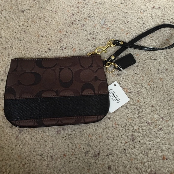 NWT brown "C" design Coach wristlet