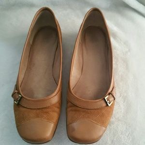 Liz Claiborne Luggage Flats