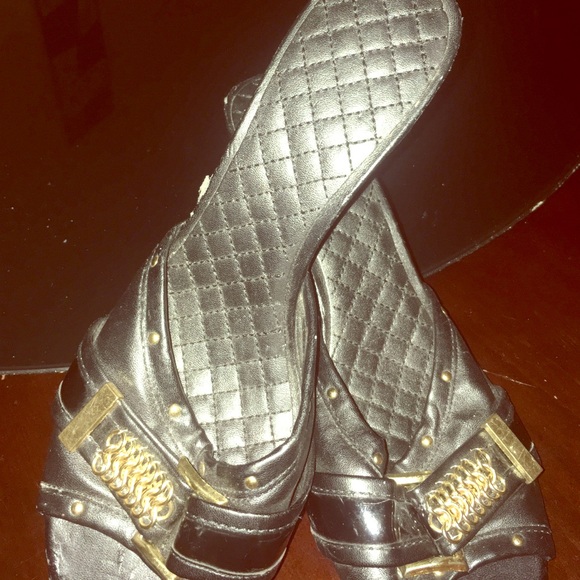 Black heel sandals