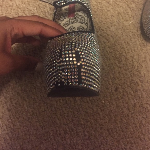 Shoes - Picture 3 of 4