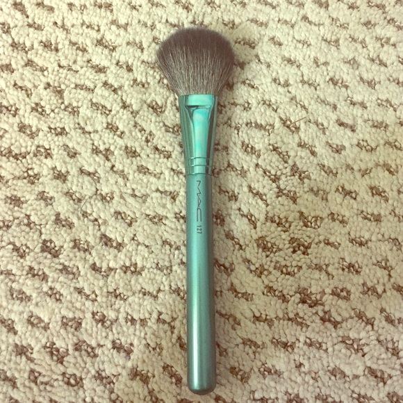Mac limited edition Foundation/powder brush