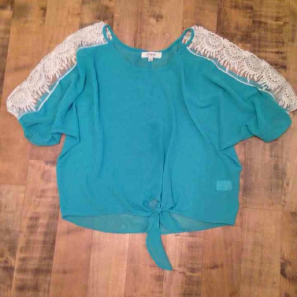 Semi-sheer cold shoulder top - Picture 2 of 4