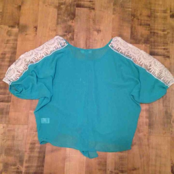 Semi-sheer cold shoulder top - Picture 3 of 4