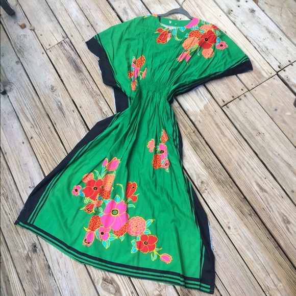 Gorgeous and Graphic-  Vintage Dress