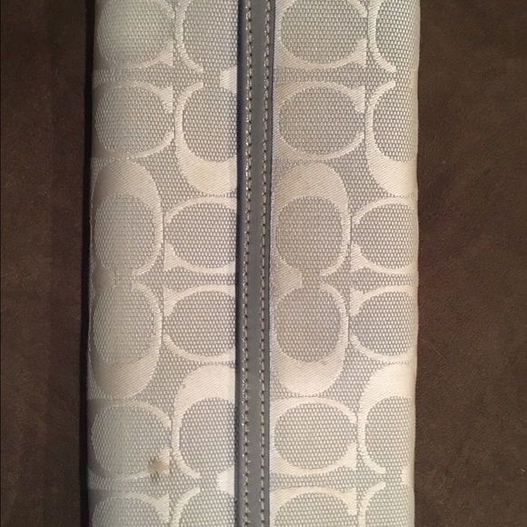Grey coach wallet in EUC.