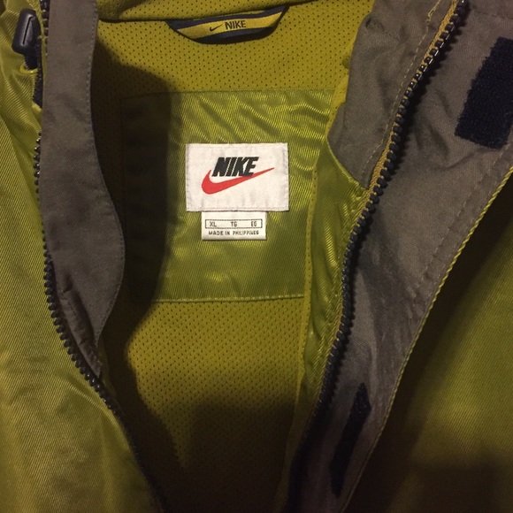 Nike windbreaker Fall Jacket with hood - Picture 3 of 3