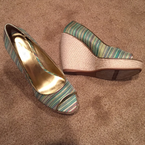 Nine West peep toe espadrilles