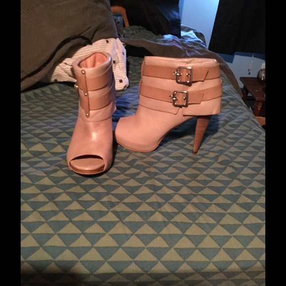 Vince Camuto leather