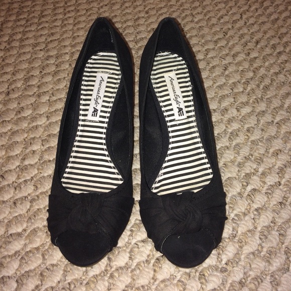 Black wedges