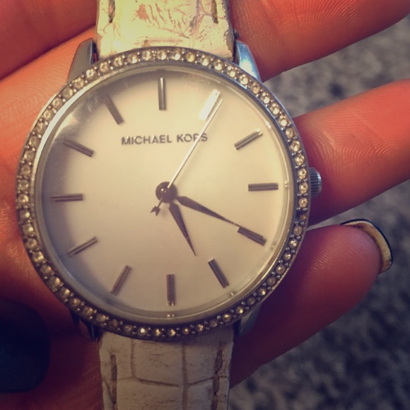 Michael kors watch!! Work but still good condition