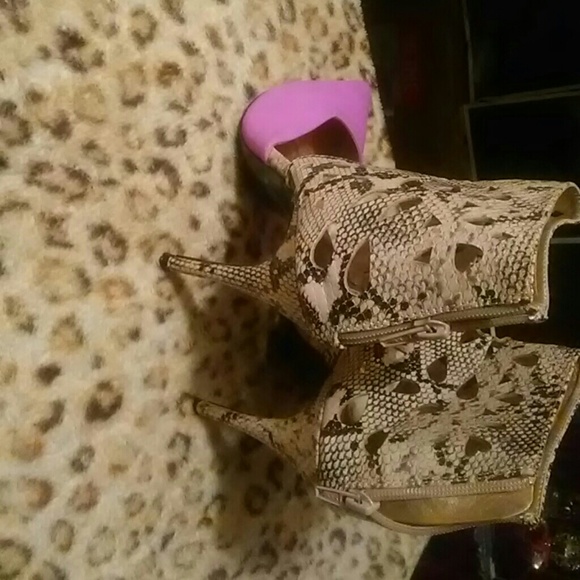 Shoes - Picture 2 of 3