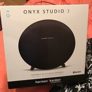 Harmon kardon blue tooth speaker
