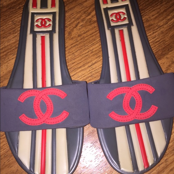 Chanel slides