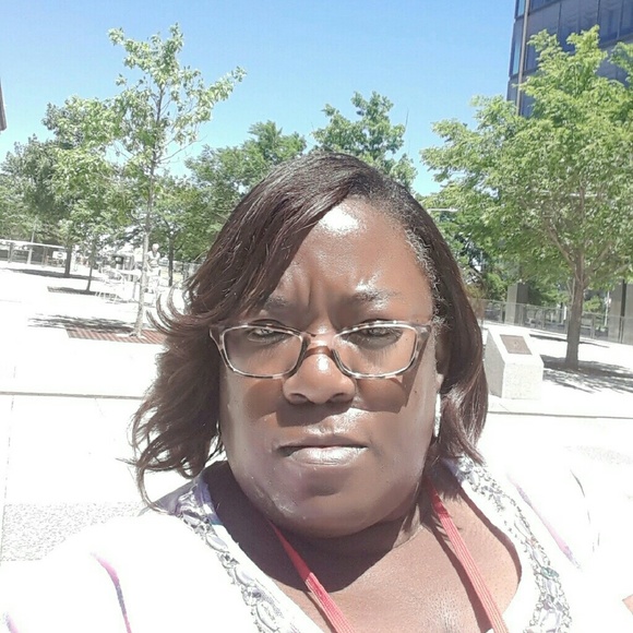 Meet your Posher, Lisa - Picture 2 of 2