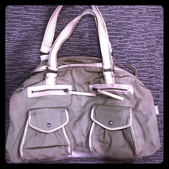 Army green H&M duffel style tote 👜 gold accents🌟