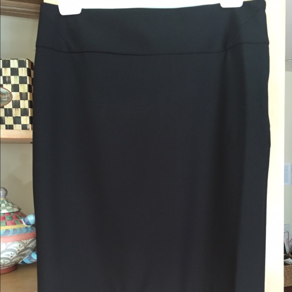 The Limited Black Collection Skirt • Sz 6