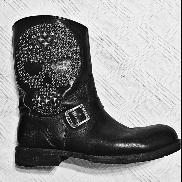 Frye Engineer 10.5.Distressed Studded Skulls boots