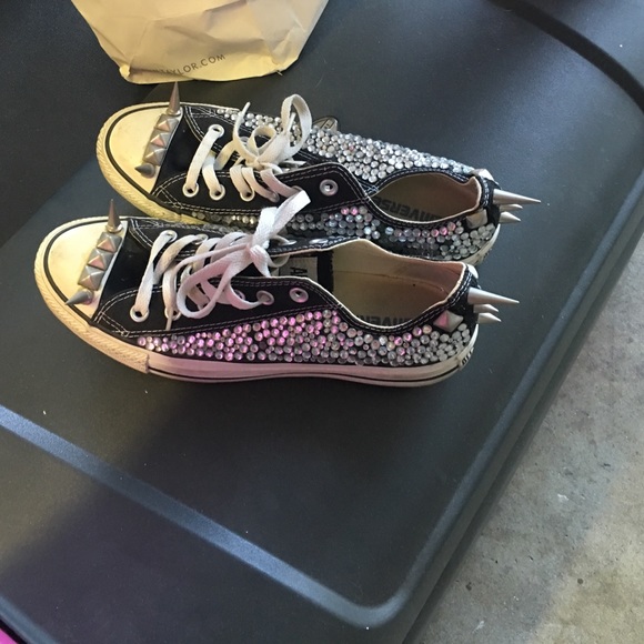 Tennis shoes