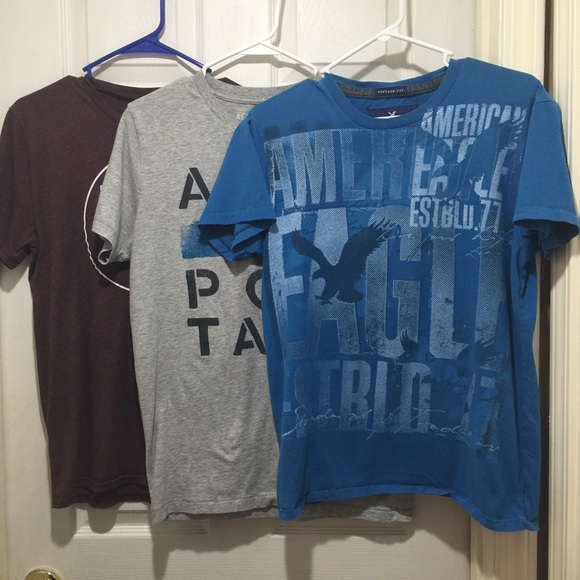 Young men's designer T-shirt bundle size M
