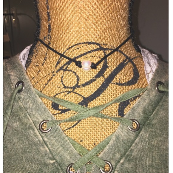 Leather choker freshwater pearl necklace