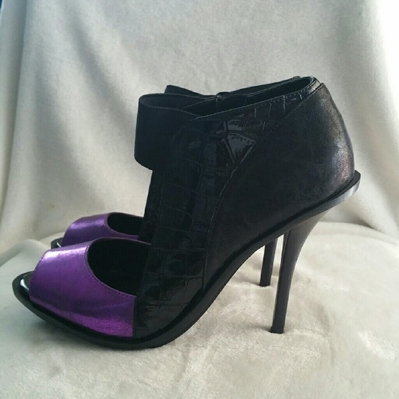 **SOLD** Purple and Black Heels