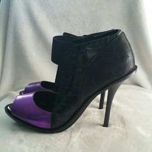 **SOLD** Purple and Black Heels