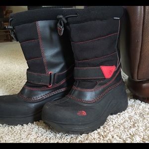 Boys North Face Snow Boots - Size 2- excellent