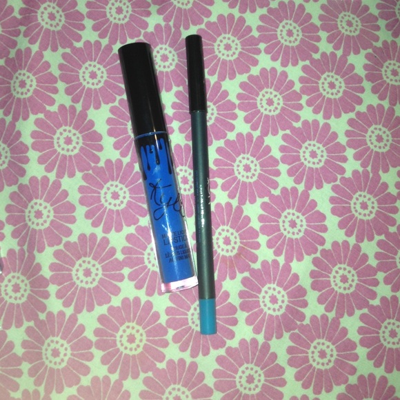 Skylie lipkit - Picture 2 of 2