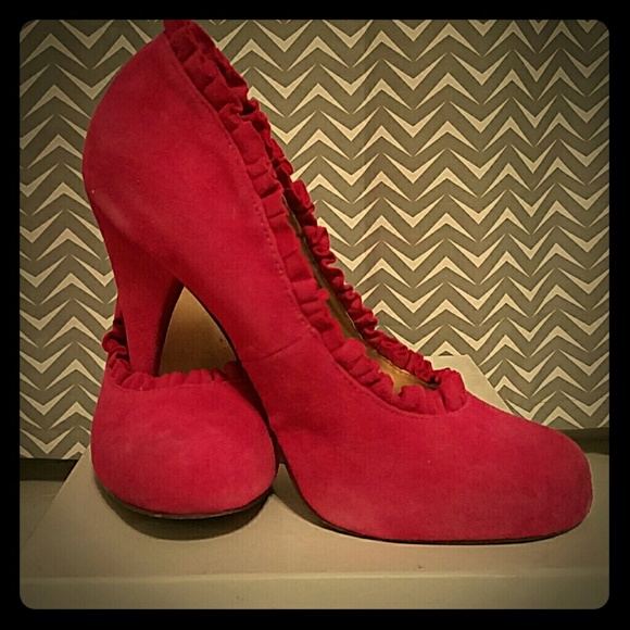 SALE! Vivacious Hot Pink Bakers Heels!