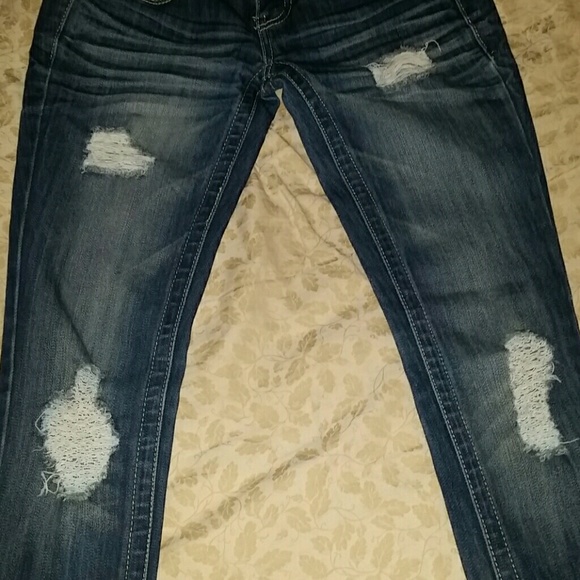 Almost Famous Distressed Jeans - Picture 4 of 5