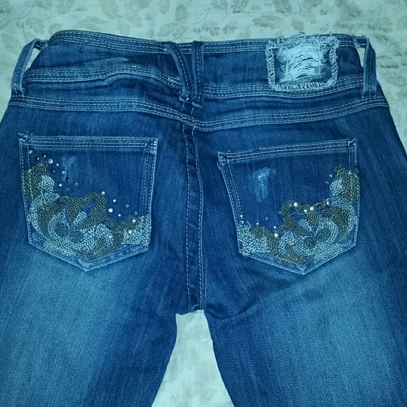 Almost Famous Distressed Jeans - Picture 5 of 5
