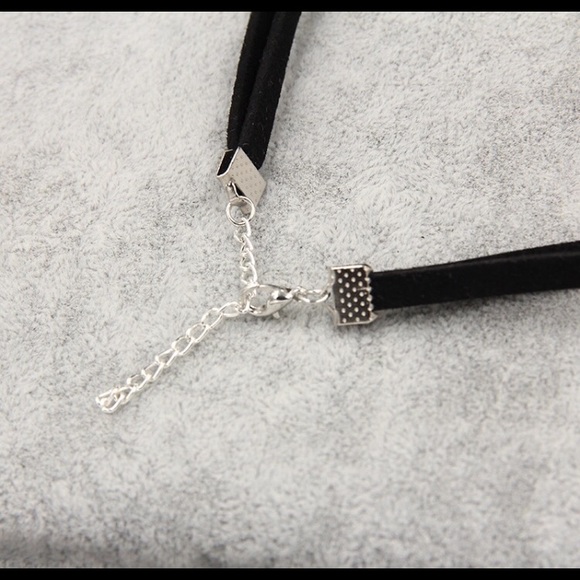 Layla Choker - Picture 4 of 6