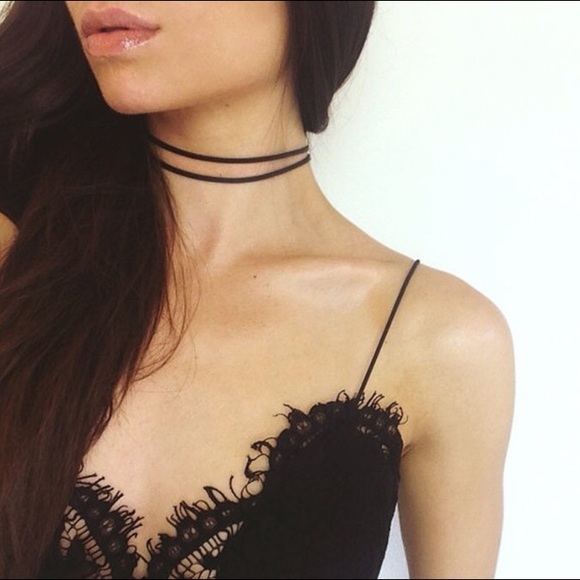 Layla Choker - Picture 2 of 6