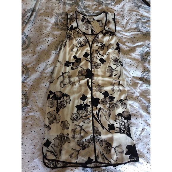 Daniel Rainn Dresses - Daniel Rainn black and white floral dress Daniel Rainn Dresses - Daniel Rainn black and white floral dress