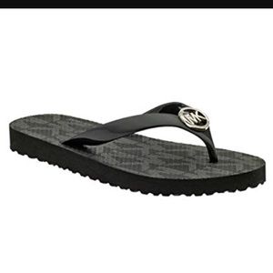 MK flip flops❤️