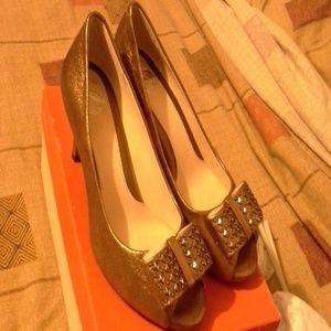 Nurture high heels shoed