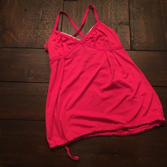 Lululemon tank.