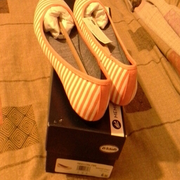 **  SOLD **DrScholl's flat shoes - Picture 2 of 3