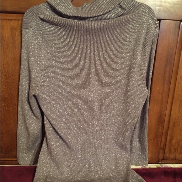 Sweater.💛 - Picture 2 of 4