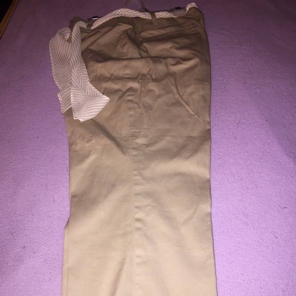 Very comfortable Khaki Capris ❤️💕 - Picture 2 of 4