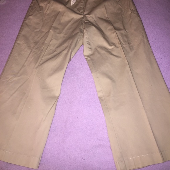Very comfortable Khaki Capris ❤️💕 - Picture 3 of 4