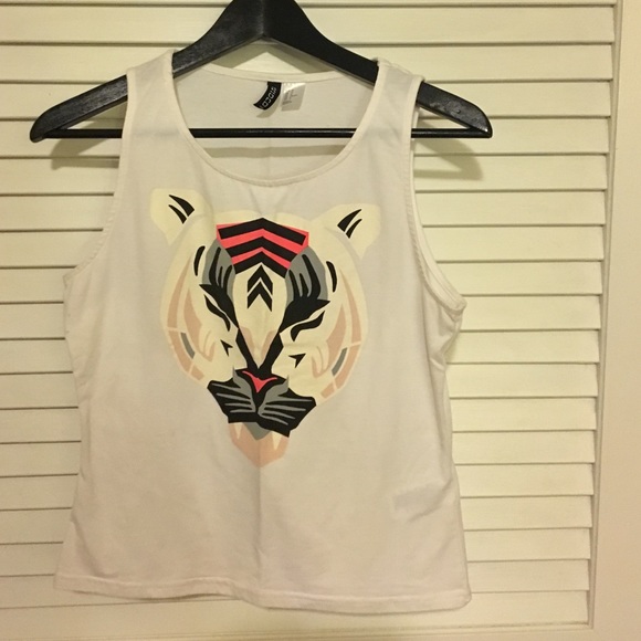 Sleeveless graphic top