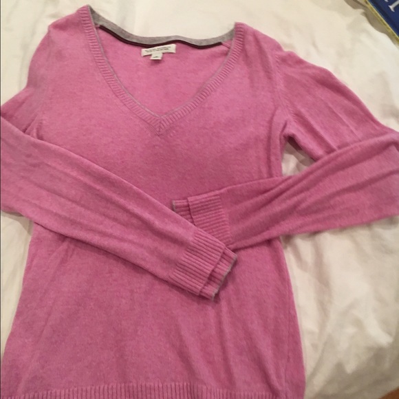 Banana republic pink and gray v-neck sweater